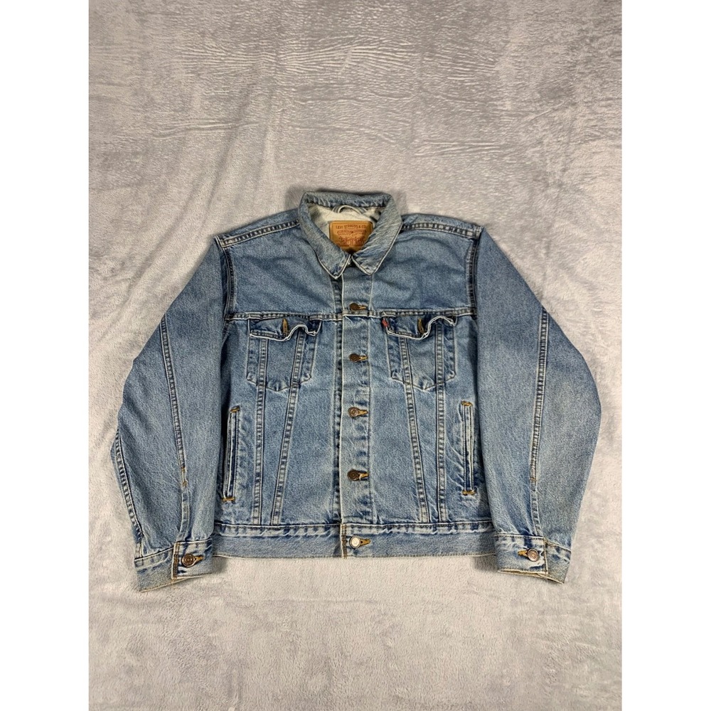 Vintage Levi's Trucker Western Jacket Mens M Blue Light Wash Denim USA 90s